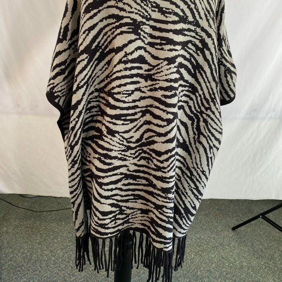 Christian Siriano NY Exotic Print Fringed Poncho Jacket NWOT Women's Size S / M - Picture 6 of 12